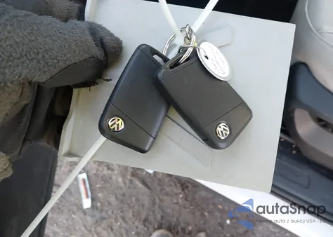 2019 Volkswagen Tiguan 2.0T Se/2.0T Sel/2.0T Sel R-Line/2.0T Sel R-Line Black из США, поврежденный, VIN 3VV2B7AX6KM022013